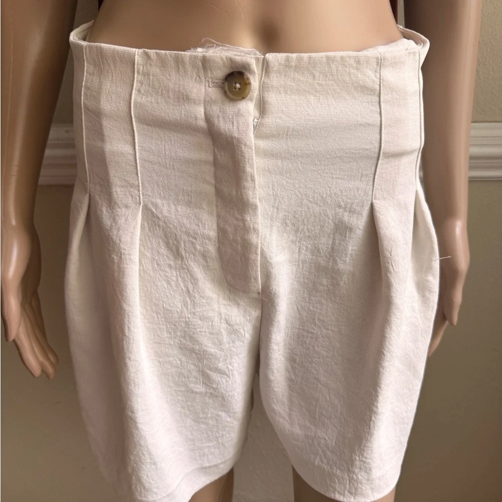 Wilfred  Women's White Pleated Shorts size 8 USED - Picture 2 of 9